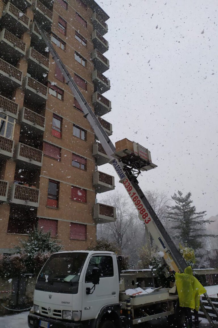 noleggio autoscala per traslochi su grandi altezze con operatore